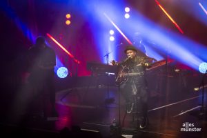 Die Fans bekamen bei der "WDR 2 Varieté" aber nicht nur Talk, sondern auch viele Lieder von Johannes Oerding zu hören. (Foto: Claudia Feldmann)