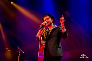 Johannes Oerding bei einem Konzert in Münster. (Foto: Claudia Feldmann)