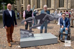 Markus Lewe, Sharon Fehr, Christoph Strässer und Dr. Henry Wahlig (v.l.) während der Ausstellungseröffnung (Foto: Michael Bührke)