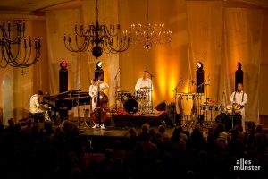 Ein Wiedersehen in der Friedenskapelle ist mit den Klazz Brothers & Cuba Percussion und ihrem Programm „Beethoven meets Cuba“ geplant. (Foto: Claudia Feldmann)