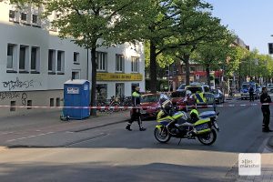 Kranbesetzer klettert runter und wird vorläufig festgenommen. (Foto: Michael Bührke)