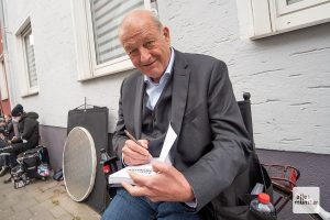 Handsigniert heute am Set von "Wilsberg" (Foto: Bührke)