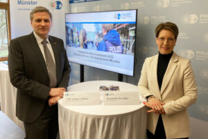 Der Leiter der Direktion Kriminalität, LKD Jürgen Dekker (l.) und Polizeipräsidentin Alexandra Dorndorf (r.) (Foto: Polizei Münster)