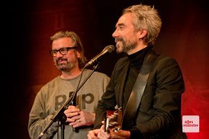 Jan Löchel (r.) und Henning Wehland (l.) sangen unter anderem "Gute Nacht, Freunde" von Reinhard Mey