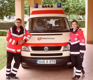 Sven Schöpper und Natascha Rubner von den Münsteraner Maltesern. (Foto: Malteser)