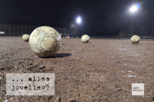 Fußball ist kein Schönwettersport. Auch nicht der Frauenfußball. (Foto: Matthias Oschwald)