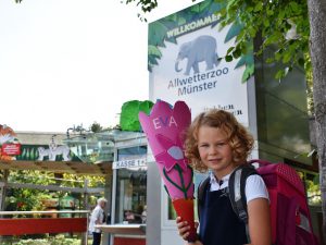 Mit der Schultüte geht es nach der Einschulung in den Zoo. (Foto: Allwetterzoo)