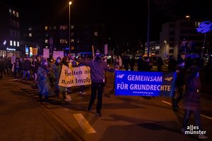 Die Gruppe „Gemeinsam für Grundrechte“ kündigt regelmäßig die „Montags-Spaziergänge“ gegen Corona-Maßnahmen mit Anzeigen in der„na dann“ an, was den Jusos und der Grünen Jugend missfällt. (Foto: Thomas Hölscher)