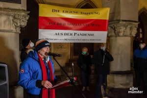 Der Vorsitzende der Jüdischen Gemeinde Münster Sharon Fehr fand am Montagabend deutliche Worte in Richtung der "Montagsspaziergänger". (Foto: Thomas Hölscher)