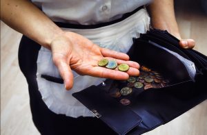 Chefin übers eigene Portemonnaie: Kellnerinnen und Köche entscheiden selbst, was mit dem Trinkgeld passiert – nicht aber der Chef. (Foto: NGG)