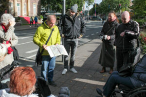 Der erfahrene Stadt Lupe-Stadtführer Franz-Josef Neutzler führte durch die erste inklusive Stadtführung in Münster. Initiator der Führung ist die Alexianer Münster GmbH. (Foto: Nicole Walzer)