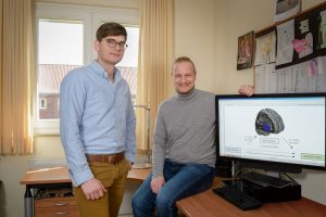 Freuen sich über die weltweite Resonanz auf die Depressionsstudie: Dr. Nils Opel, Leiter des Projektes (l.), und Prof. Udo Dannlowski, Direktor des Instituts für Translationale Psychatrie (Foto: FZ / E. Wibberg)