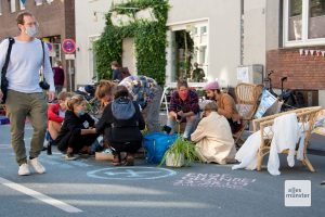 Organisationen, Initiativen und Einzelpersonen eroberten für einen Tag rund 600 Meter der Wolbecker Straße. (Foto: Bührke)