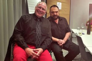 Kurz vor Tourstart stellt Alphaville-Frontmann und Mastermind Marian Gold (re.) in der Sendung "GilaGila" die symphonische Neufassung von "Big in Japan" vor. Er traf im Vorfeld Moderator Peter Sauer zum Gespräch. (Foto: Uwe Paulsen)