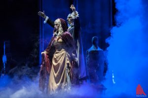 Christine (Deborah Sasson) und ihr Engel der Musik – Das Phantom der Oper (Axel Olzinger) (Foto: sg)
