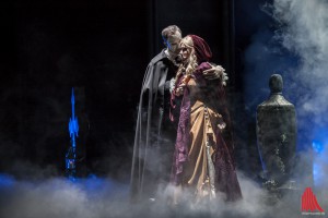 Christine (Deborah Sasson) und ihr Engel der Musik – Das Phantom der Oper (Axel Olzinger) (Foto: sg)