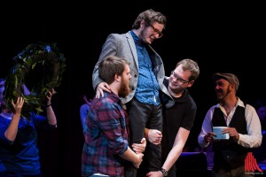 So sehen Sieger aus: Jason Bartsch gewinnt den NRW Poetry Slam. (Foto: sg)