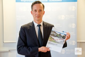 Polizeipräsident Falk Schnabel präsentiert die Kriminalstatistik 2020 (Foto: Bührke)