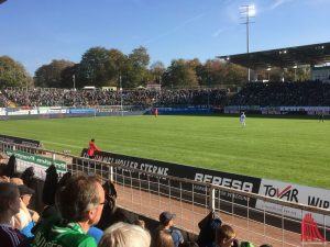 7100 Zuschauer sahen einen knappen 1:0 Heimsieg. (Foto: Matthias Nientiedt)