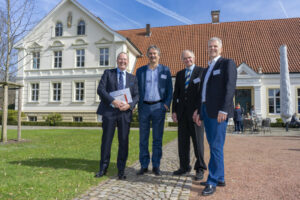 Organisatoren und wissenschaftliche Leiter des Endoprothetikforums (v.l.): Prof. Dr. Gunnar Möllenhoff, Prof. Dr. Carsten Perka, Dr. Bernhard Egen und Priv.-Doz. Dr. Stephan Kirschner von den St. Vincentius-Kliniken Karlsruhe. (Foto: Michael Bührke)