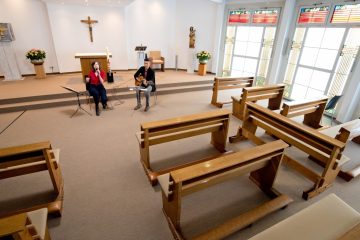 Leere Ränge in der Kapelle. (Foto: Raphaels Klinik)