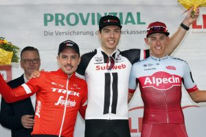 (v.l.) Max Walscheid siegt beim Münsterland Giro, John Degenkolb und Nils Politt belegen die Plätze zwei und drei. (Foto: Pressefoto)