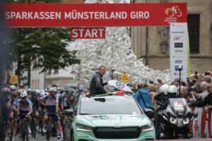 Fabian Wegmann, Sportlicher Leiter des Münsterland Giro, vor dem Start der Profis in Osnabrück. (Foto: Roth-Foto / Rene Oehlgen)