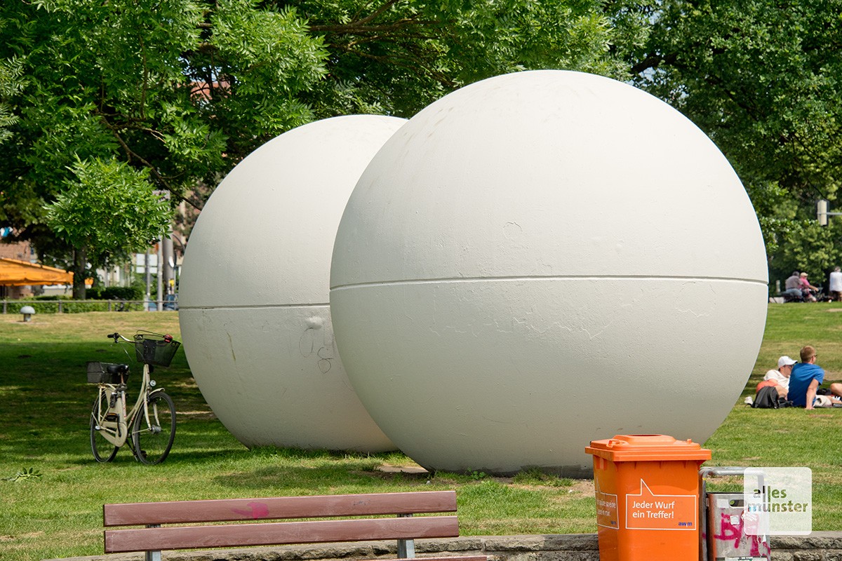 Mit Alles Munster Auf Die Tour Skulptur Alles Munster