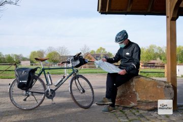 Beim Radeln durch das Münsterland kann der Mundschutz mit gutem Gewissen in der Tasche bleiben (Foto: Michael Bührke)