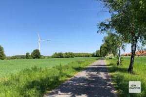 Nach wenigen hundert Metern rollt man mit der Leeze auf dieser Tour schon durch wunderschöne Landschaften. (Foto: Bührke)