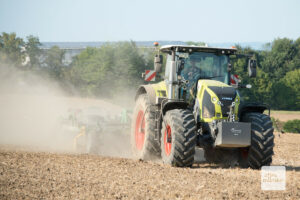 In der konventionellen Landwirtschaft ausgebrachte Pestizide verbreiten sich mit dem Wind. Betroffen ist auch die Bio-Landwirtschaft. (Archivbild: Bührke)