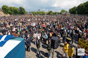 Die Demo musste vom Stubengassenplatz zum Schlossplatz verlegt werden. (Foto: Michael Bührke)