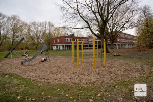 Nicht nur der Spielplatz macht das Gelände zum idealen Standort für eine Kita (Foto: Bührke)