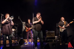 Unterstützt wurde Dr. Ring Ding von seiner Band "Ska-Vaganza". (Foto: sg)