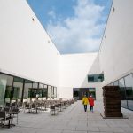 Im markanten Neubau des LWL-Museums für Kunst und Kultur werden die Wände über einen Wärmetauscher gekühlt und erwärmt, der seine Energie aus dem Grundwasser des Aegidiimarktes bezieht. (Foto: Michael Bührke)