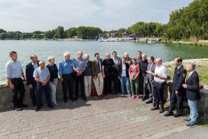 Die Mitglieder des Runden Tisches "Resilienzstrategie Aasee" am Ort des Geschehens. (Foto: Presseamt / Stadt Münster)