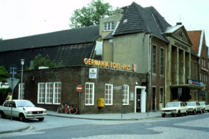 Das "Schwarze Schaf" am alten Apollo-Kino. (Foto: Sammlung Stoffers / Münsterländische Bank / Stadtarchiv)