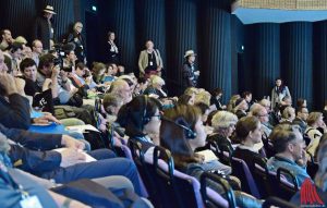 Die internationale Kunstpresse bevölkerte das Theater bei der Pressekonferenz. (Foto: so)