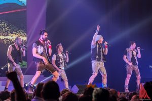 Voxxclub spielen Volksmusik in Lederhosen. (Foto: sg)