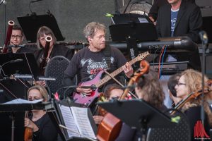 Am Samstag stand die Rock-Band um Gitarrist Ralf Hübner im Mittelpunkt des Orchesters. (Foto: sg)