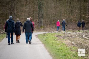 Selbst bei schlechtem Wetter sind zahlreiche Spaziergänger unterwegs. (Foto: Bührke)