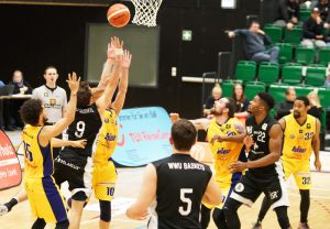 Die Baskets hier beim ersten Auswärtssieg in Schwelm vor drei Wochen. (Foto: Markus Holtrichter)