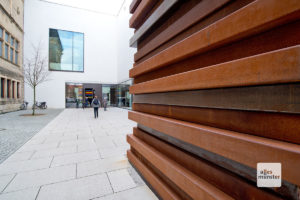 Während "Opulent Ascension" inzwischen abgebaut ist, bleibt Scullys Stahl-Skulptur "Moor Shadow Stack" noch bis Anfang Juni in Münster. (Foto: Michael Bührke)