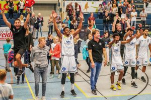 Die WWU Baskets entscheiden den Saisonauftakt gegen die Dresden Titans für sich. (Foto: Markus Holtrichter)