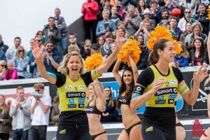 Siegerjubel bei der Smart Beach Tour in Münster: Laura Ludwig (li.) und Kira Walkenhorst. (Foto: cf)