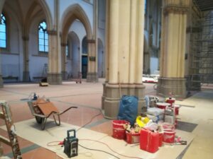 Die Baustelle in der St. Josephkirche ist Geschichte. Die Wiedereröffnung wird mit einer Festwoche gefeiert. Dabei kann man in den ersten Tagen die Kirche noch ohne Bänke erleben. Dazu wird eine Lichtshow gezeigt (Pressebild der Pfarrei St. Joseph Münster-Süd)