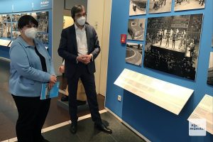 Museumsleiterin Dr. Barbara Romé (l.) und Dr. Axel Schollmeier während der Eröffnung der Ausstellung im Stadtmuseum (Foto: Hendrik Schulze-Bahr)