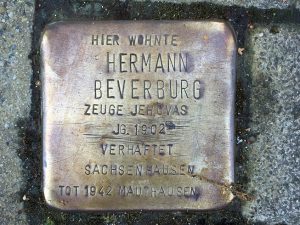 Stolperstein für Hermann Beverburg, Lotharinger Strasse 17. (Foto: Jörg Dicks)