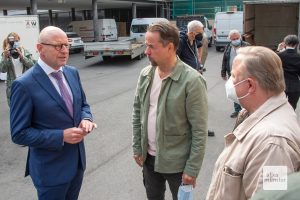 Oberbürgermeister Markus Lewe nutzte die Gelegenheit, um mit den beiden Hauptdarstellern zu plaudern. (Foto: Michael Bührke)