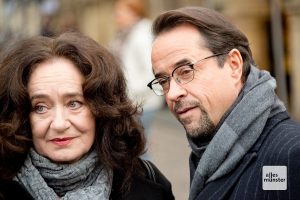 Wilhelmine Klemm (Mechthild Großmann) hier mit Prof. Dr. Boerne (Jan Josef Liefers). (Foto: Michael Bührke)